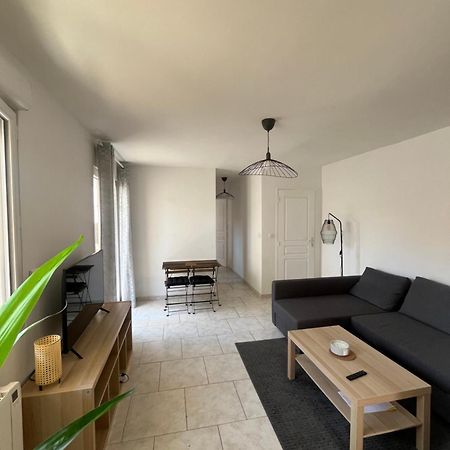 Charmant Bas De Villa Avec Terrasse A Proximite De La Plage Et Du Port Carqueiranne Extérieur photo