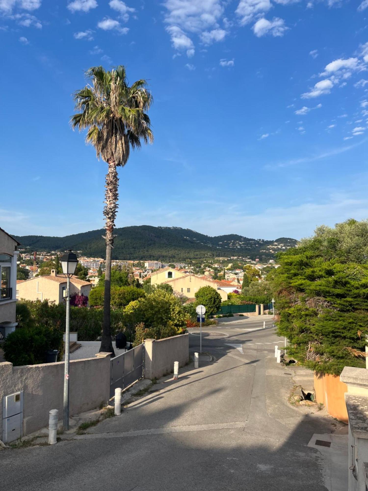 Charmant Bas De Villa Avec Terrasse A Proximite De La Plage Et Du Port Carqueiranne Extérieur photo