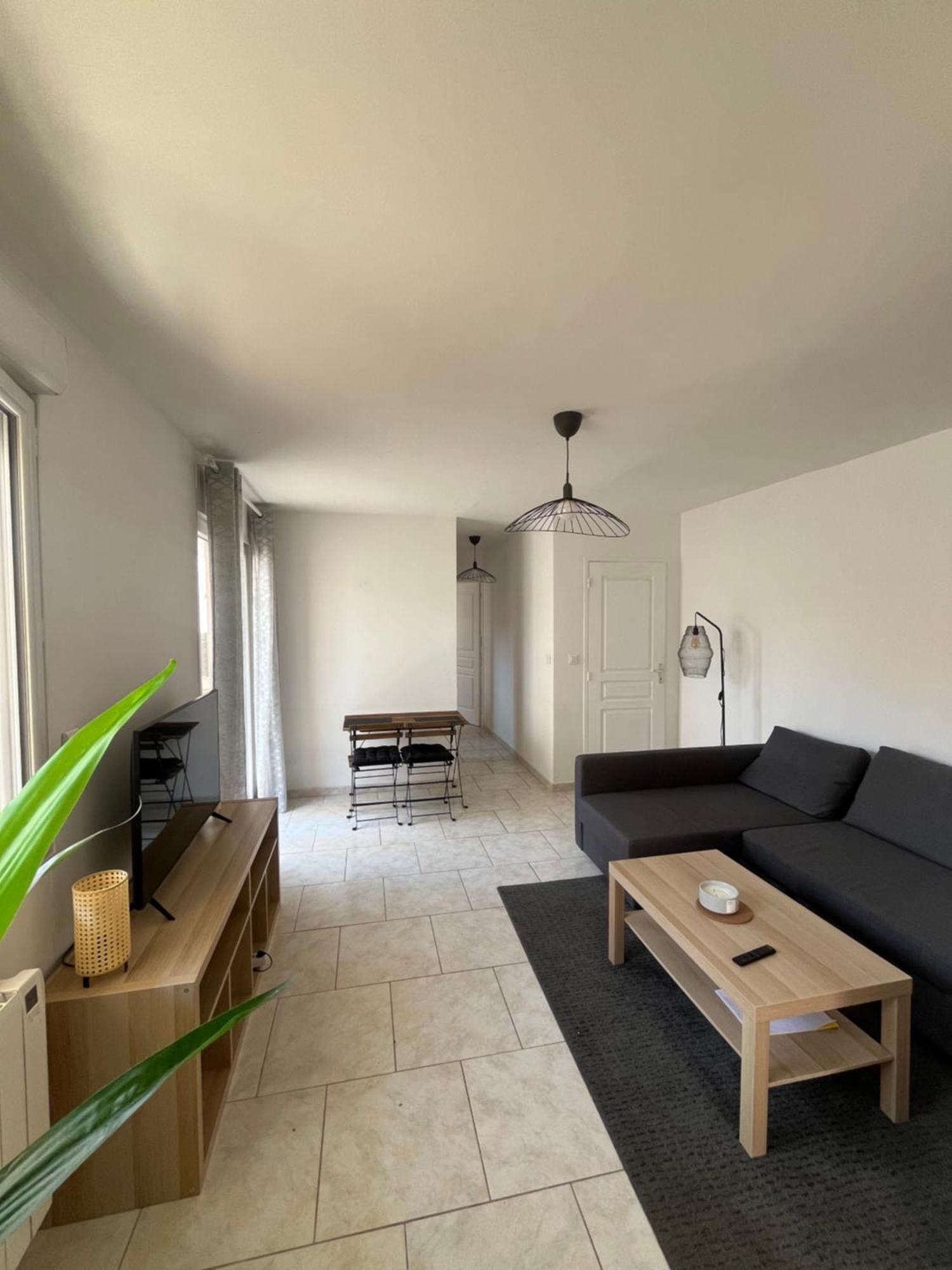 Charmant Bas De Villa Avec Terrasse A Proximite De La Plage Et Du Port Carqueiranne Extérieur photo